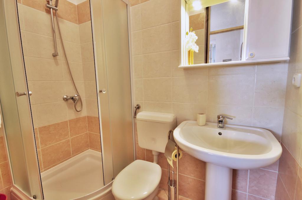 Apartment Zara 2 With Boat Place Мимице Стая снимка