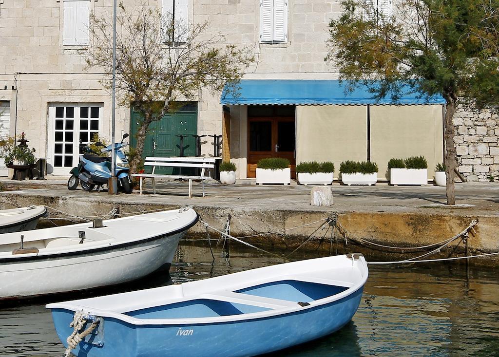 Apartment Zara 2 With Boat Place Мимице Екстериор снимка