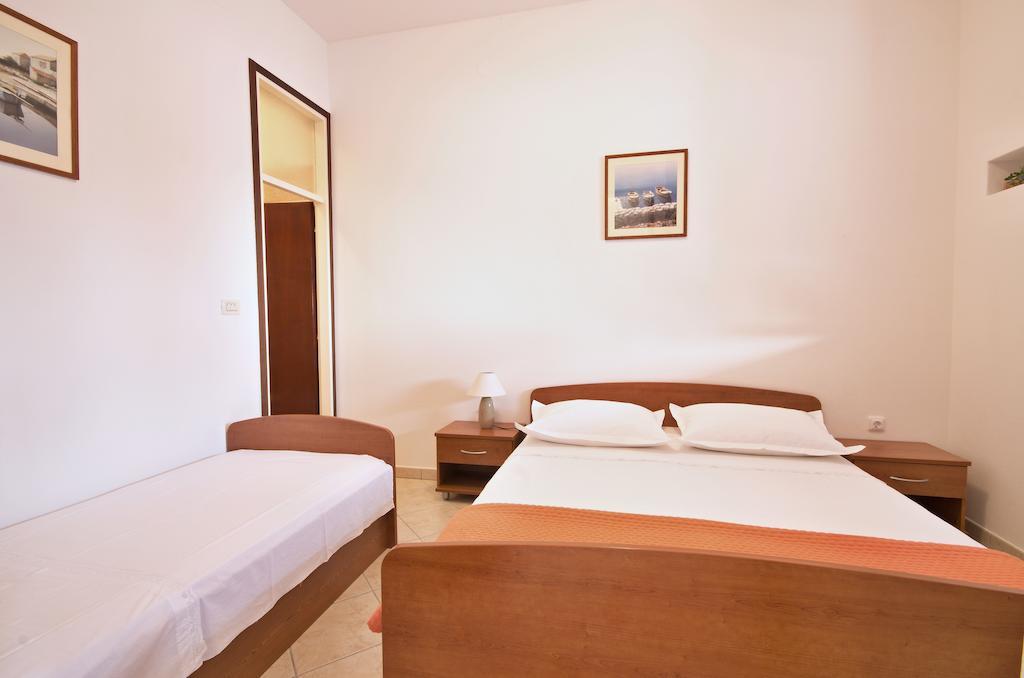 Apartment Zara 2 With Boat Place Мимице Стая снимка