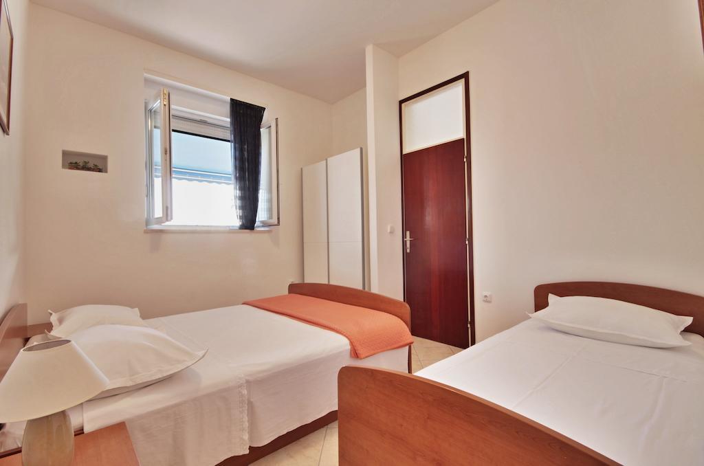 Apartment Zara 2 With Boat Place Мимице Стая снимка