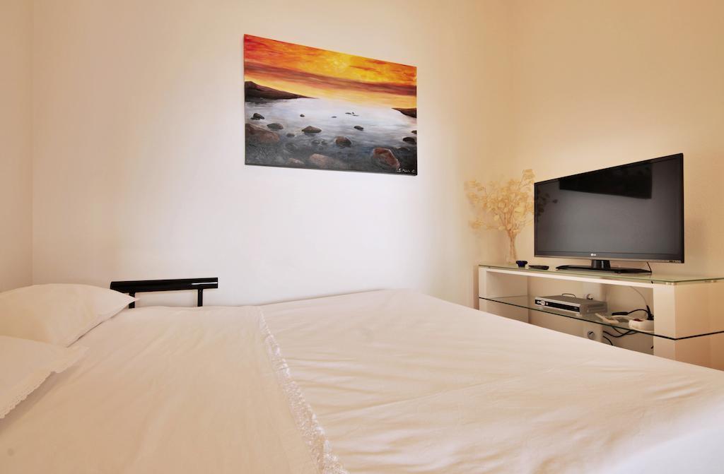 Apartment Zara 2 With Boat Place Мимице Екстериор снимка